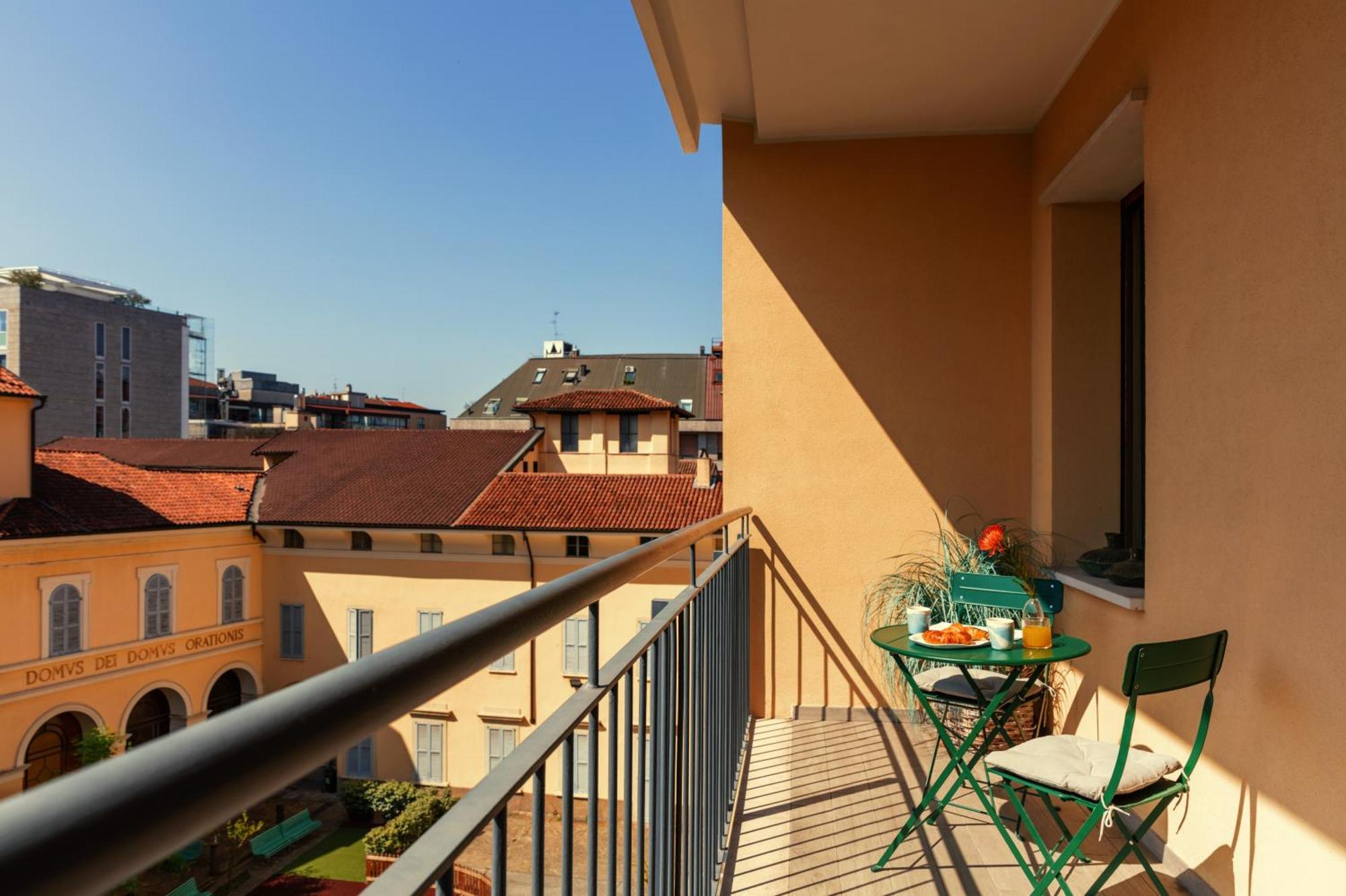 Spacious Apartment 1 Bedroom Kitchen Balcony